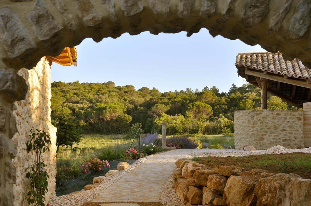 Hollyoaks Estate Hotel Saint-Pons-la-Calm Esterno foto